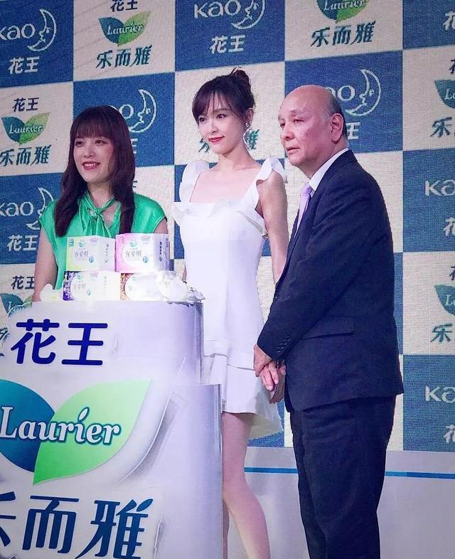 唐嫣为了修腿型,从不穿拖鞋,到一岁妈妈都不让