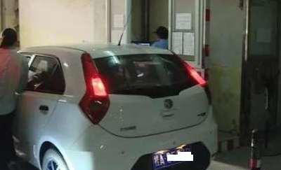 停车不到24小时停车费高达1254元,看看物业是