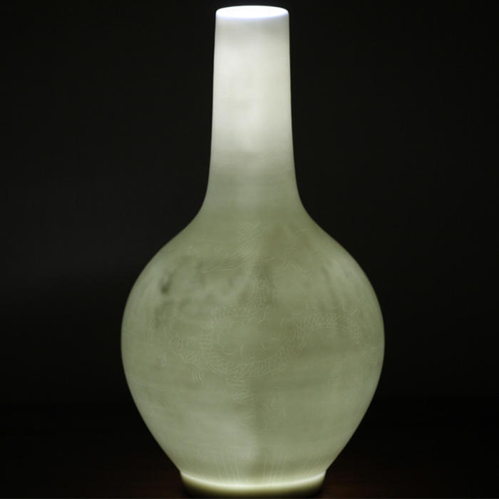 重点推荐：瓷器瑰宝明永乐甜白釉暗刻龙凤纹瓶