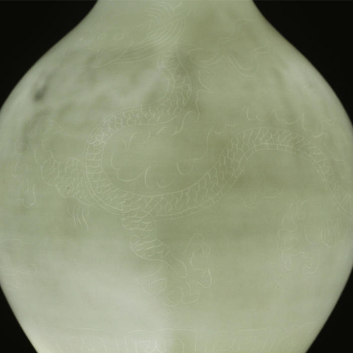 重点推荐：瓷器瑰宝明永乐甜白釉暗刻龙凤纹瓶