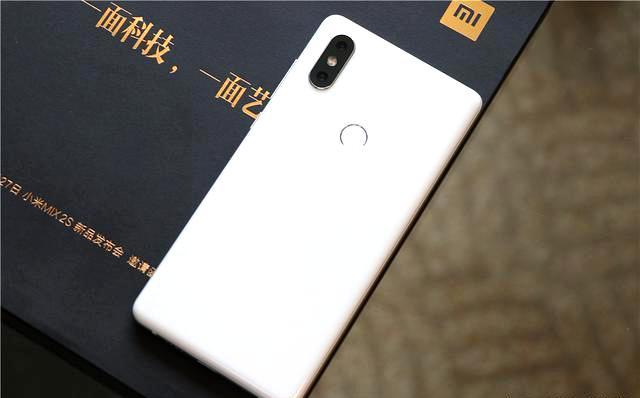 从3299跌至2699,骁龙845+AI双摄,罗永浩不淡