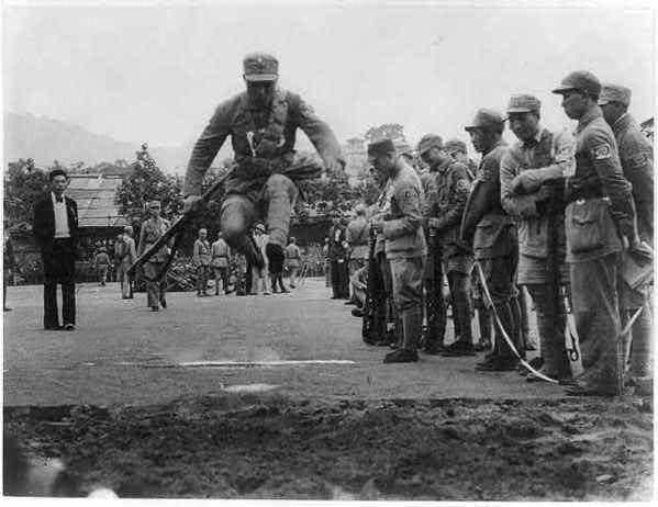 抗战中,击毙一个日本兵要多少发子弹?别再被抗