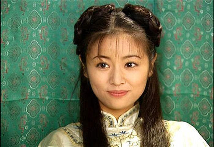 林心如小西装配薄纱裙帅炸了,但最抢镜的却是