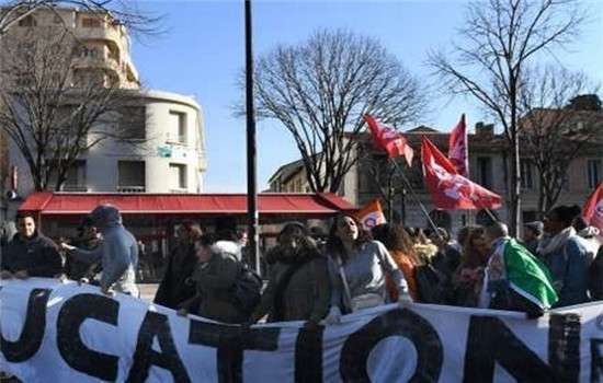 法国计划推行教育改革,公立学校教师因此发动