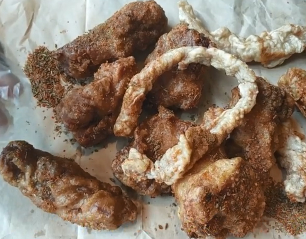 天津街头美食气死狗名字奇葩但生意火爆,吃一