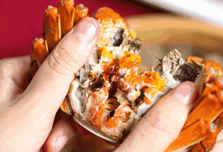 男子不顾劝说,拼多多上买螃蟹,2块5一只,打开后