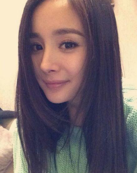 明星点外卖用什么名字:杨幂真自恋,张艺兴接地