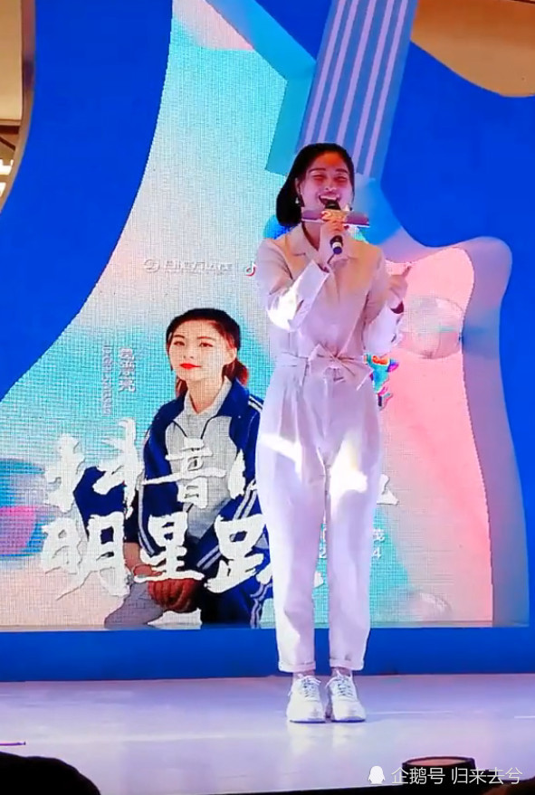 抖音坐拥500万粉丝的网红真实照曝光,这是有几