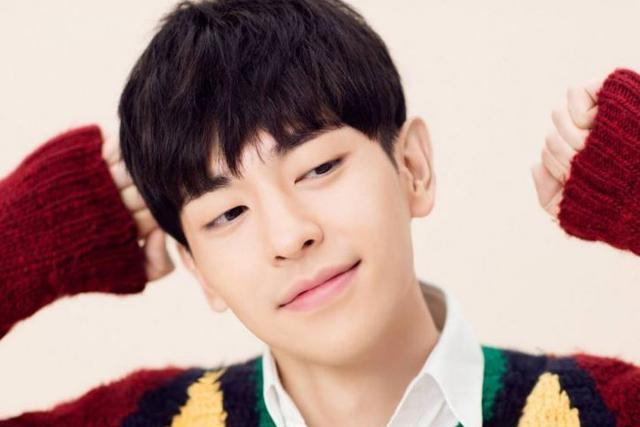 邓伦没回关杨紫,粉丝互撕场面激烈,真实原因竟