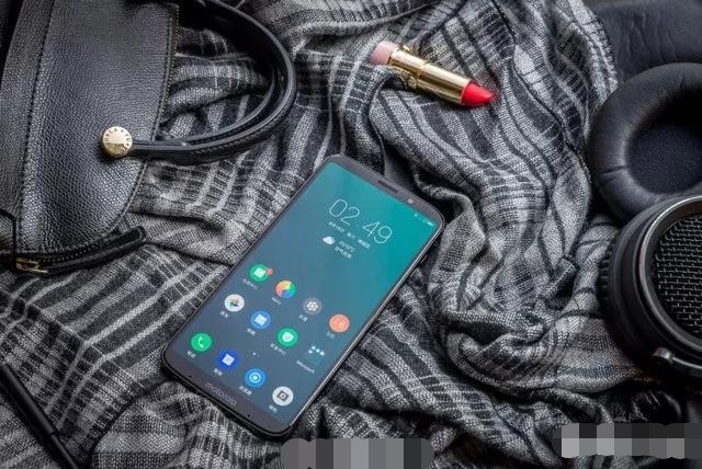 杨元庆:联想已发布全球首款5G手机;网友:请尊