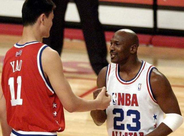 姚明在nba算什么水平?乔丹都让其三分,哈登撒