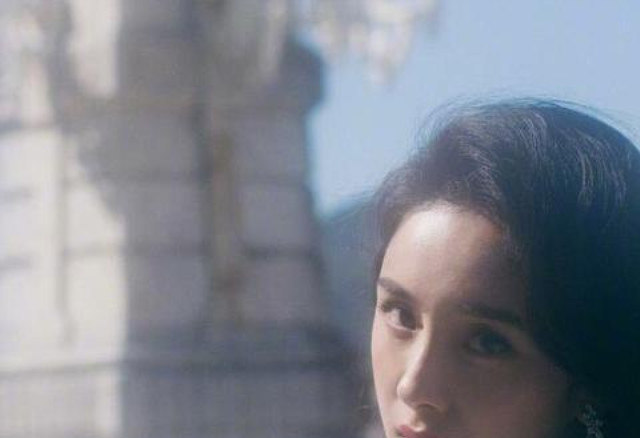 杨幂现身国际电影节,未p照曝光,网友:突然觉得