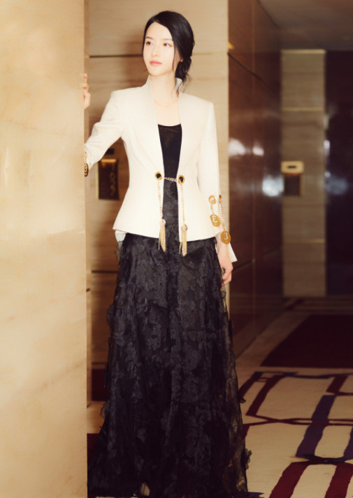 张芷溪原来这么美,难怪吴秀波都要被她迷住,网