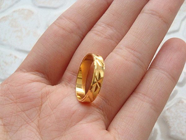 想买戒指,黄金和白金哪个更好?一问行家,才知