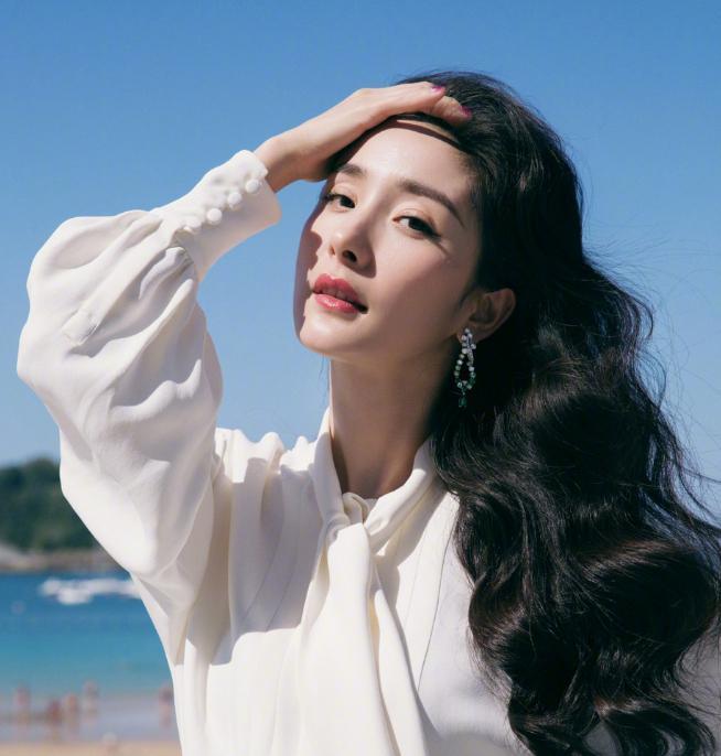 杨幂精修图和外网生图差太多了!网友:得给修图