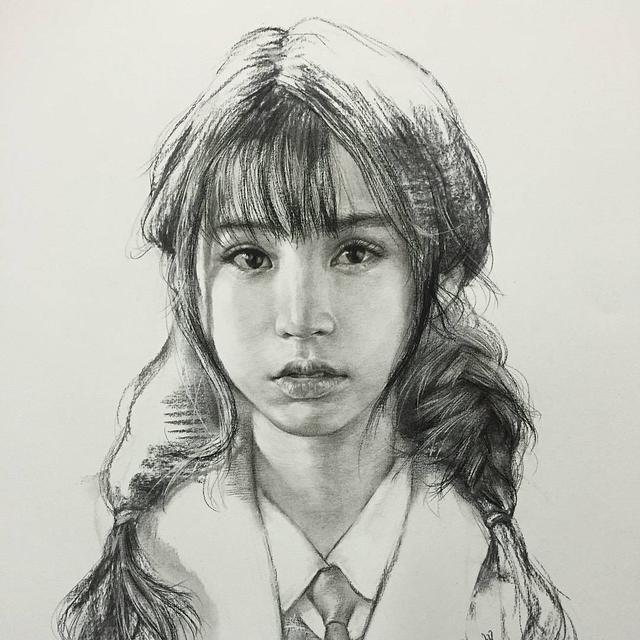 国内素描大师笔下的美女人像,原来我画得不好是缺个美女姐姐呀