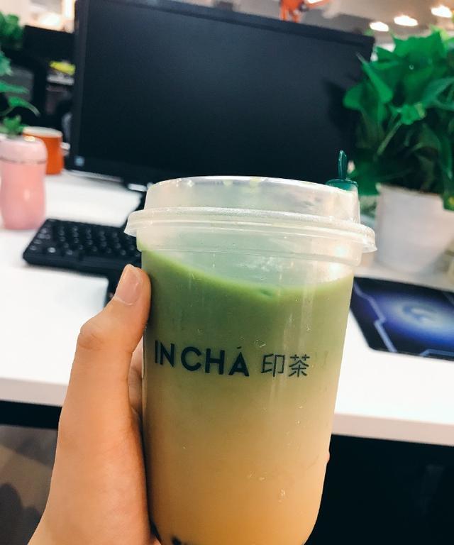 一杯奶茶n种拍法,你都拍过哪些好看的奶茶照片?