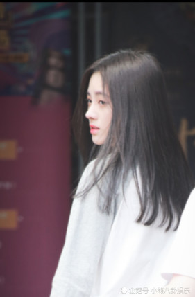 鞠婧祎最美的不是正脸,而是侧脸,一个回眸惊艳