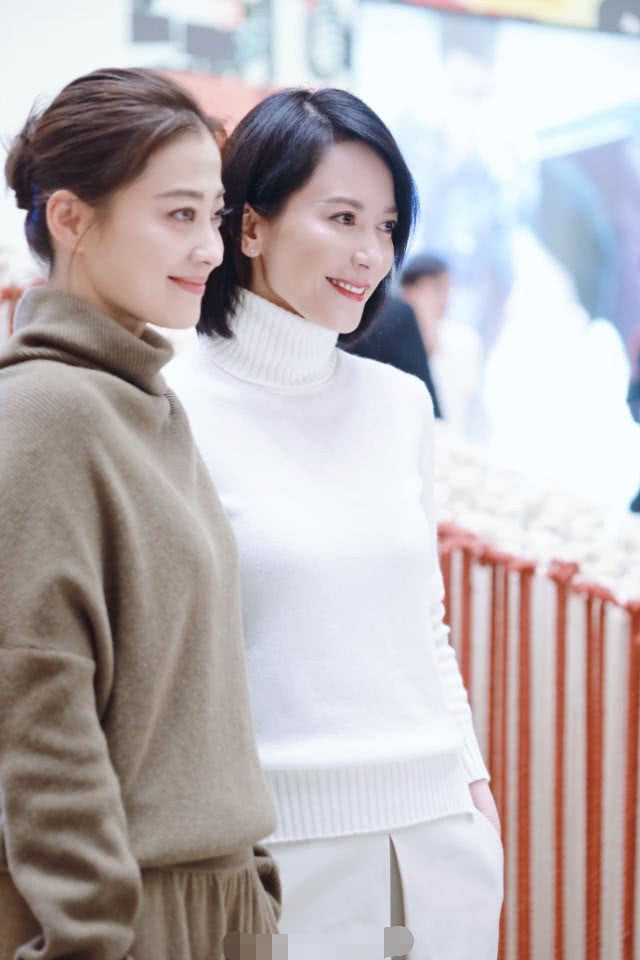 当47岁俞飞鸿撞上43岁梅婷 才知道女人的美和年龄无关 看点快报