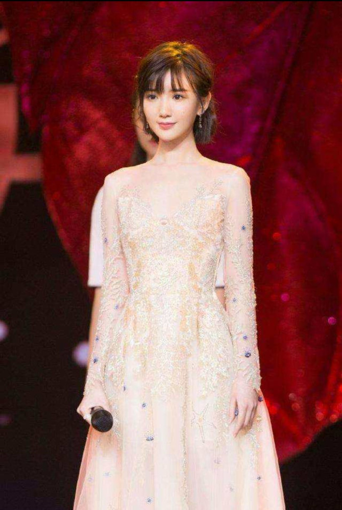 果断霸气毛晓彤?可这件事上她却和形象有些不