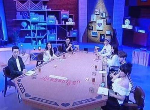 张雨绮离婚后现身恋爱节目,微笑撩发女人味十