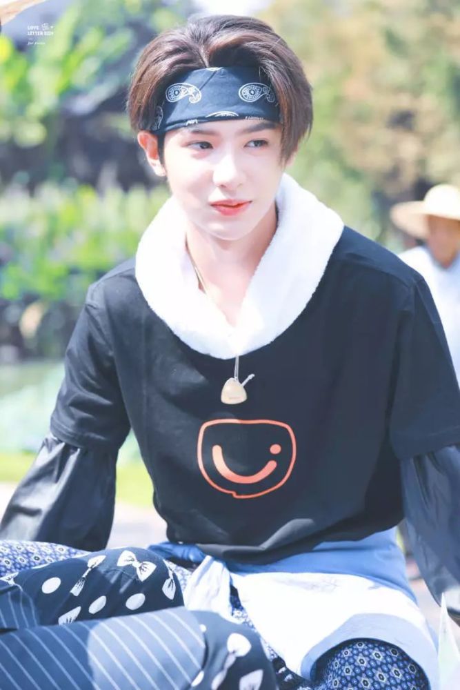 去芒果tv看黄明昊在《勇敢的世界》里的表现
