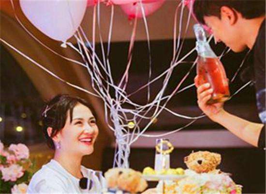 谢娜张杰结婚七周年庆祝,温馨有爱,网友偶遇到