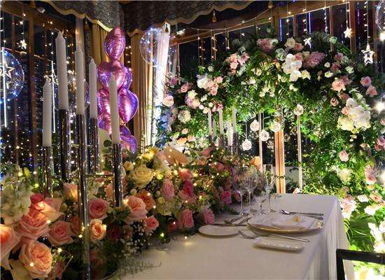 谢娜张杰结婚七周年庆祝,温馨有爱,网友偶遇到