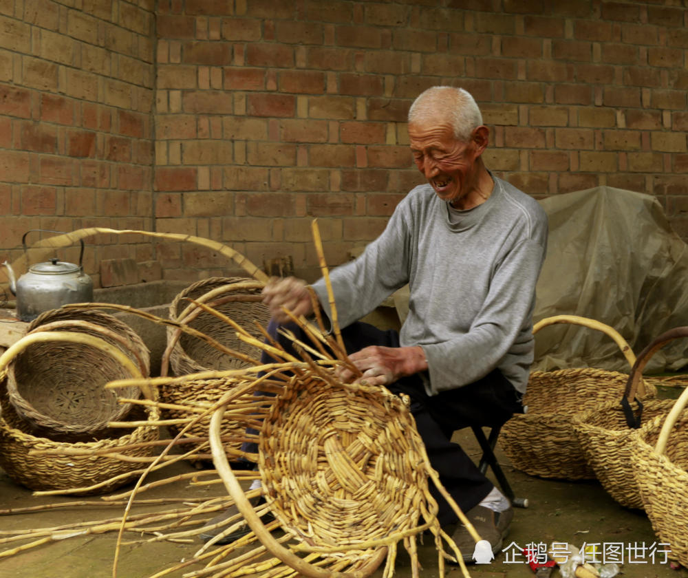 79岁"编筐名人"64年从未间断,年只编一百个有人百里来订货