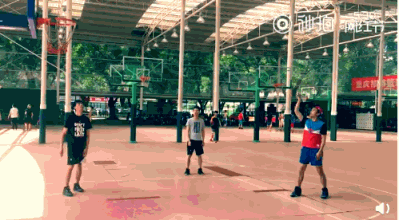 屡次挑战中国篮球的邓超 究竟有多爱这项运动？