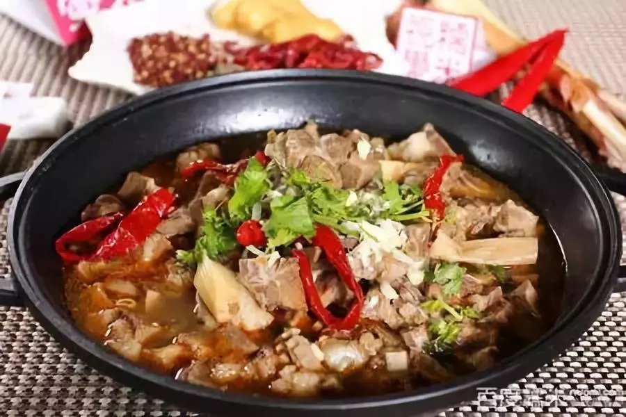 陕西榆林特色美食 横山铁锅炖羊肉做法鲜嫩美味口齿留香回味无穷
