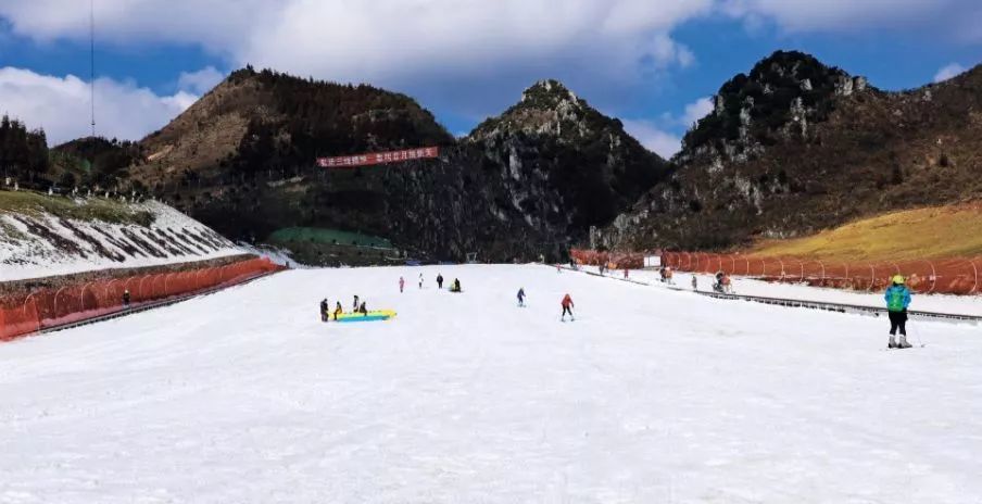 小时 地址:遵义市桐梓县黄莲乡火秋坪 来源/微微桐梓 梅花山国际滑雪