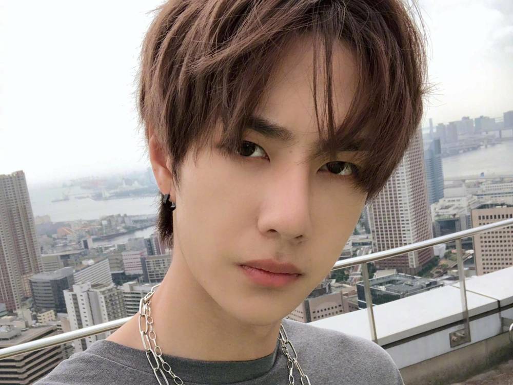 娱乐圈的电竞选手王一博,不仅长得帅,游戏玩的也是没话说