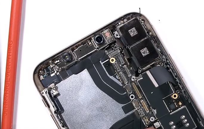 最贵金色版iphonexsmax拆解,网友:苹果利润真的大!