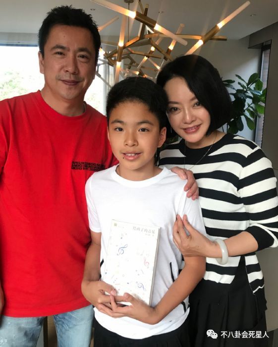 王中磊儿子8岁上节目圈粉无数,如今却又黑又瘦太难看了