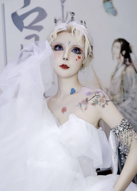 芭比白色婚纱_芭比娃娃图片婚纱(3)
