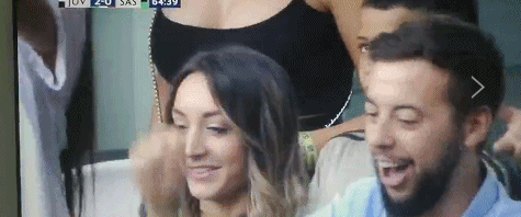 c罗首进2球乔治娜站起欢呼,却只有胸出镜,网友:摄影师