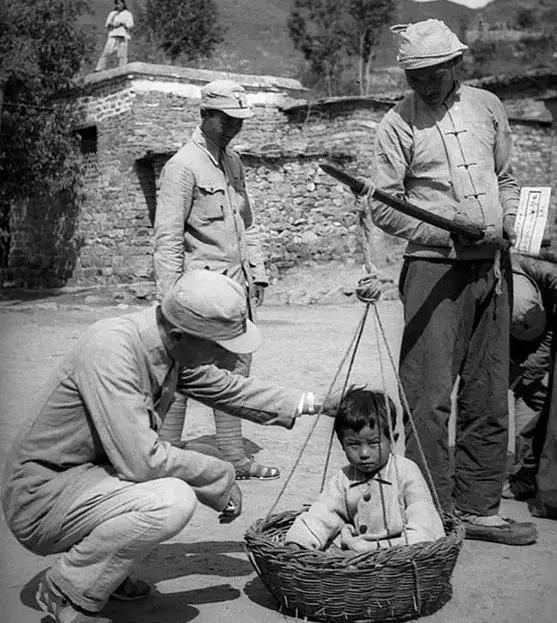 八路军不光优待日军俘虏,还收养日本孤儿,战后有的还回到日本了