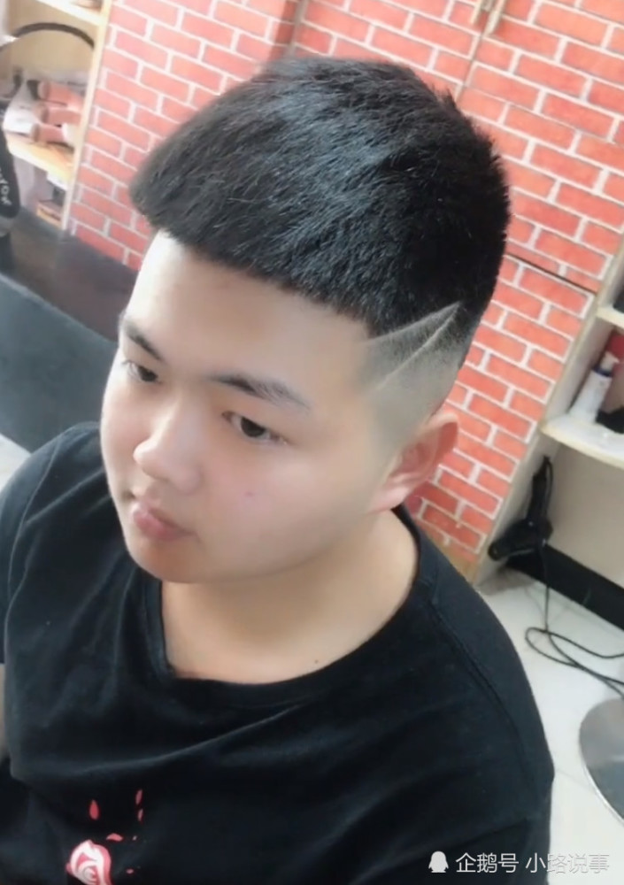 头发很厚的小伙剃头,剪完美颜打开后画面不要太美 网友:太假了