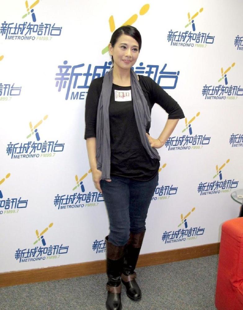 陈松伶,1971年1月21日出生于中国香港,中国香港影视歌三栖女艺人
