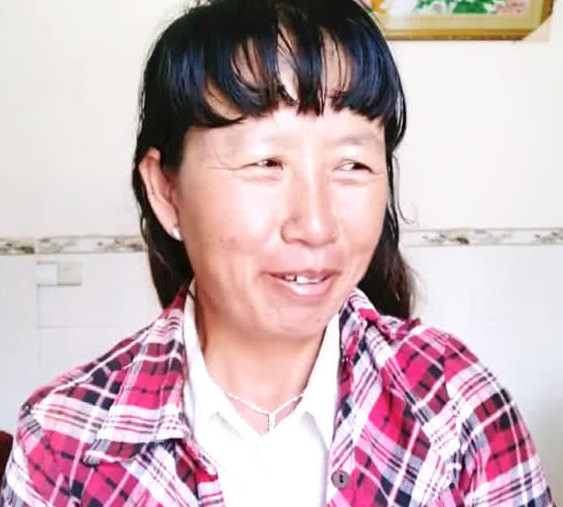 四十岁大妈网恋奔现,颜值太低没有信心,化完妆后网友