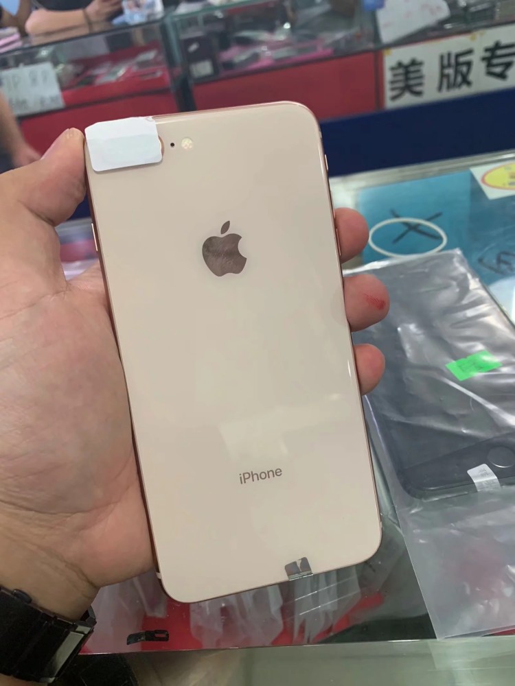 屏幕有压伤,2999元iphone8p手机简评