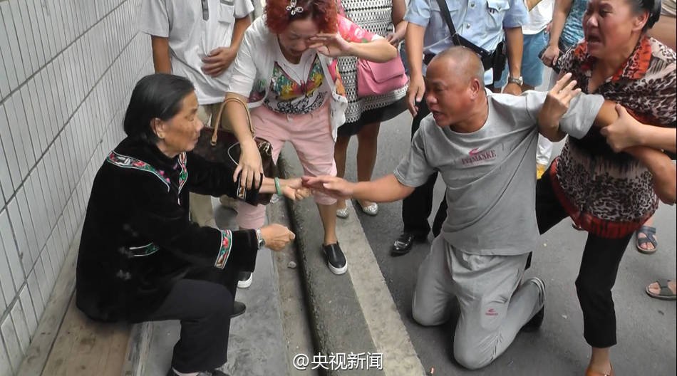 男子坐20 年冤狱 出狱跪拜母亲_学生时代新闻