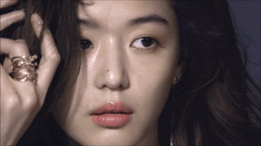 和6位点过痣的酷女孩聊天后发现,她们对点痣的看法有所不同,点痣的