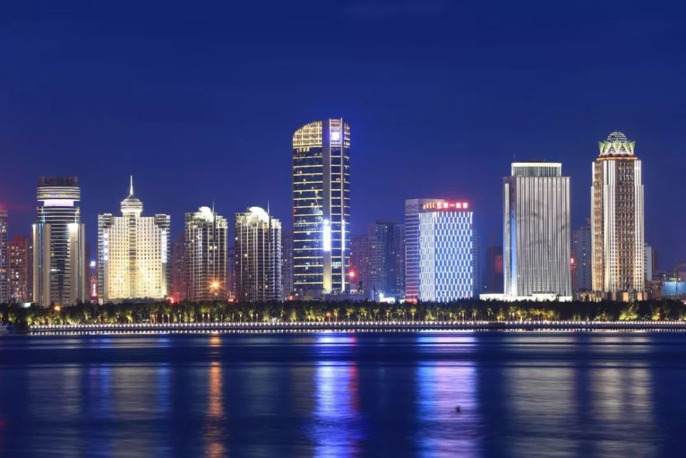 海南各市县夜景爆表"颜值"大pk!绚丽流光,你最喜欢哪一个?