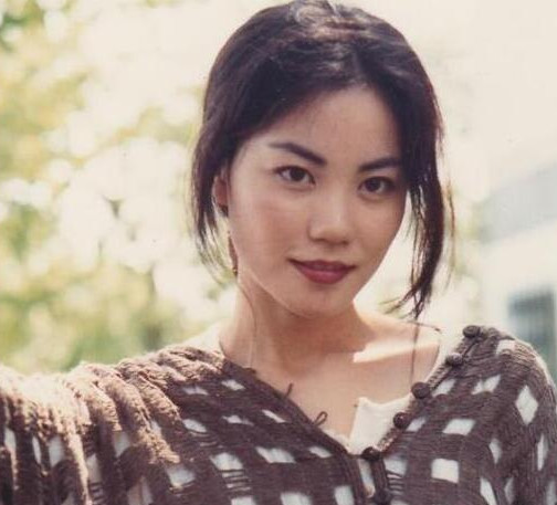 含铁球、做仰卧起坐 王菲也有被综艺节目虐得