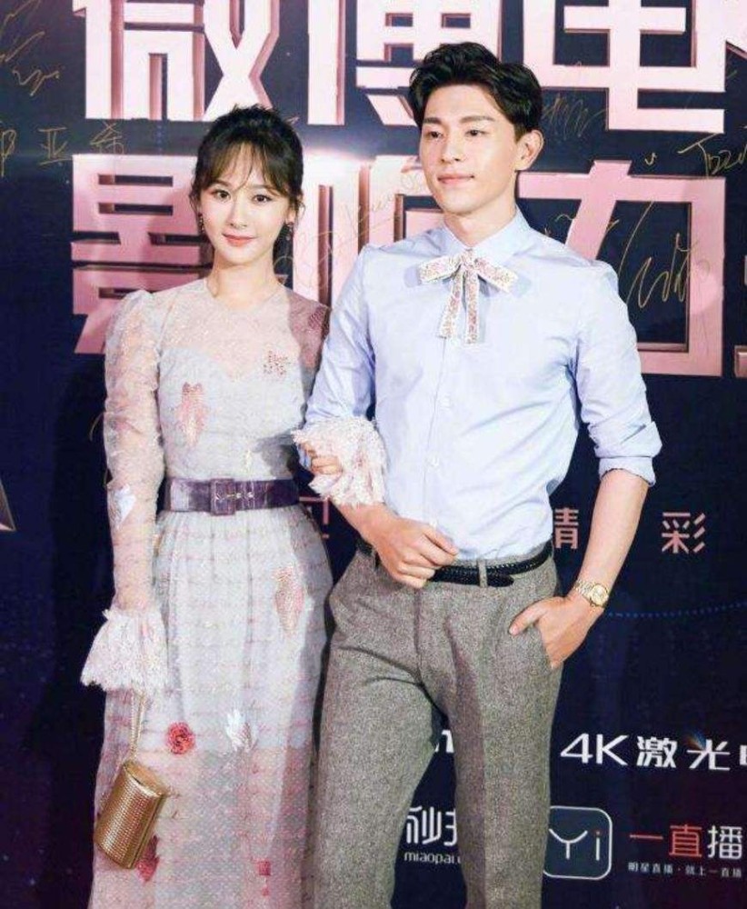 邓伦被问与杨紫有进一步的发展吗?他脱口而出6个字,甜