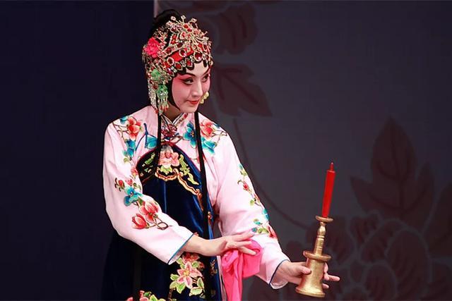 李胜素和史依弘两位京剧名家谁唱的更好?答案其实很简单!