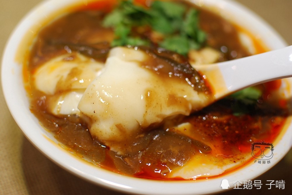 豆腐脑胡辣汤两掺的神操作 一次吃到两种味道特别美