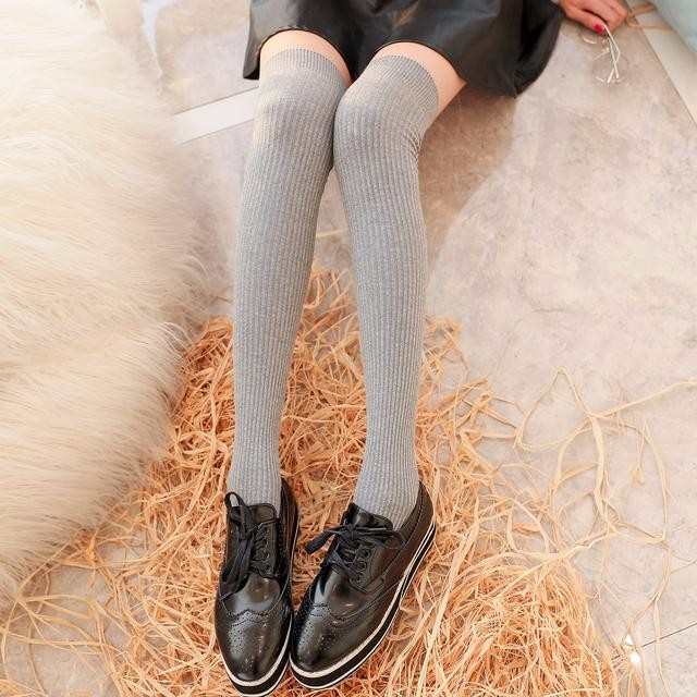 最适合冬季的过膝长筒袜,搭配短裙特别时尚,质量也是杠杠的